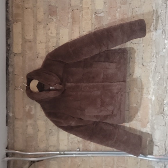 Abercrombie Faux Fur Mini Puffer Coat - Picture 15 of 16